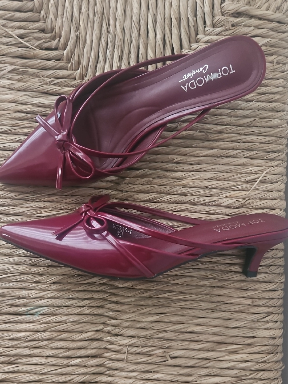 Top Moda Burgundy Pointed Bow Slingback Kitty Heels - Picture 2 of 3